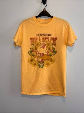 Woodstock Music & Arts Fair 1969 Graphic Tee Pale Yellow Hippie Small
